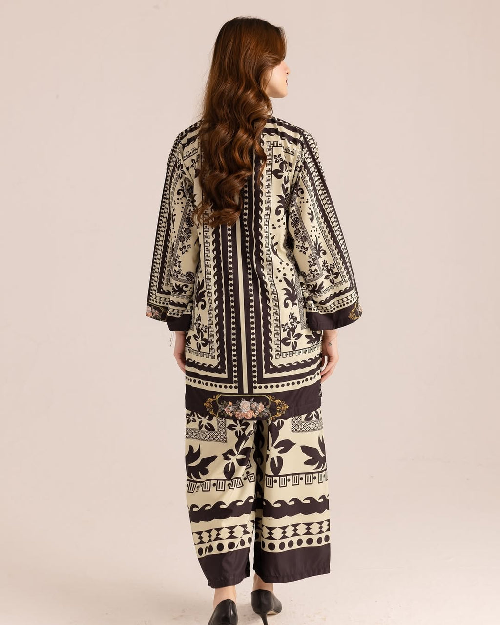 Elegant Beige & Black Printed Two-Piece Lawn Suit with Floral Accents 🌸