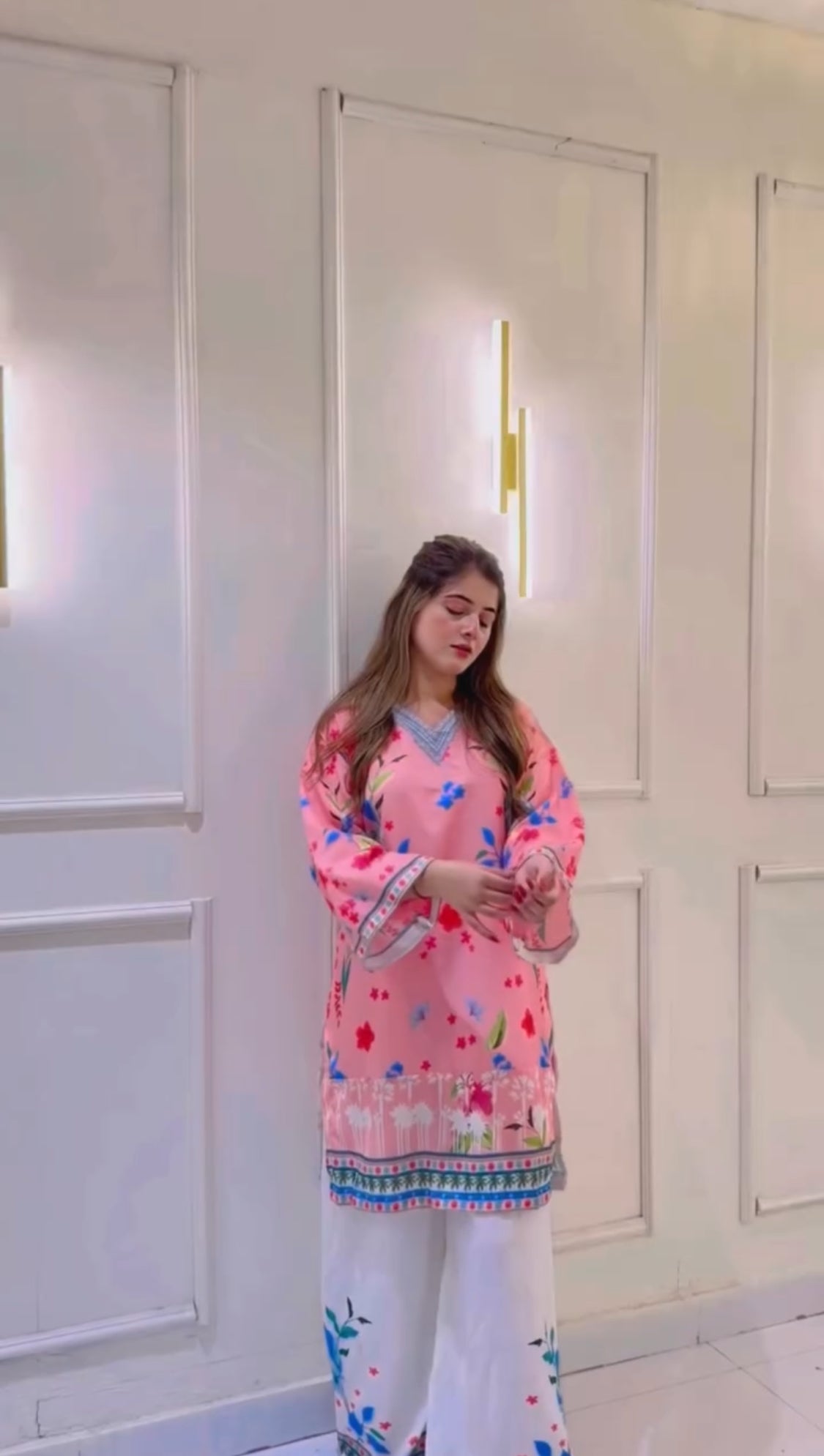 Floral Fusion Kurti Set 🌸👗 2 PCs