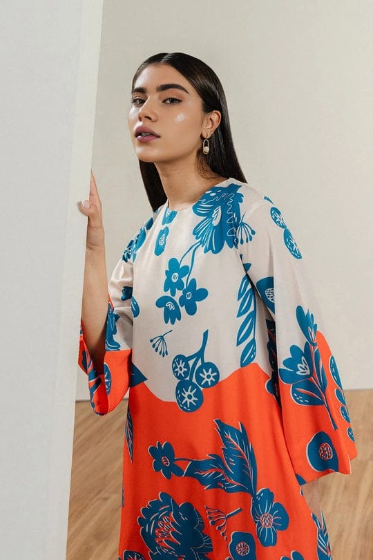 "Vibrant Floral Maxi Dress 🌺✨"