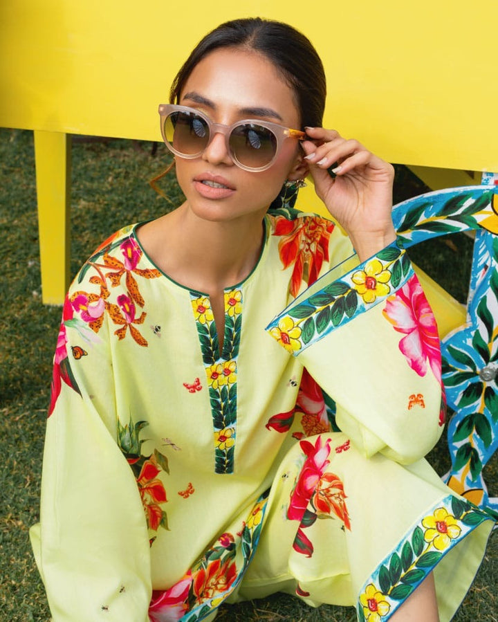 "Beat the heat in style with our breezy 2-piece lawn suits—your ultimate summer essential!"🌷💥