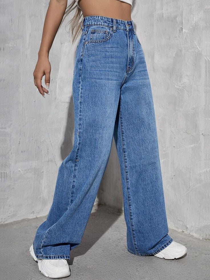 Stepping Out in Style: The Trendy Appeal of Wide Leg Jeans"
