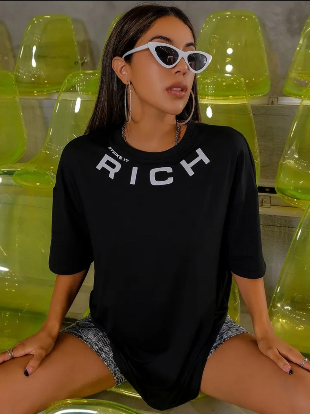 Loose & Comfortable: Explore Our Oversized Tee Collection"