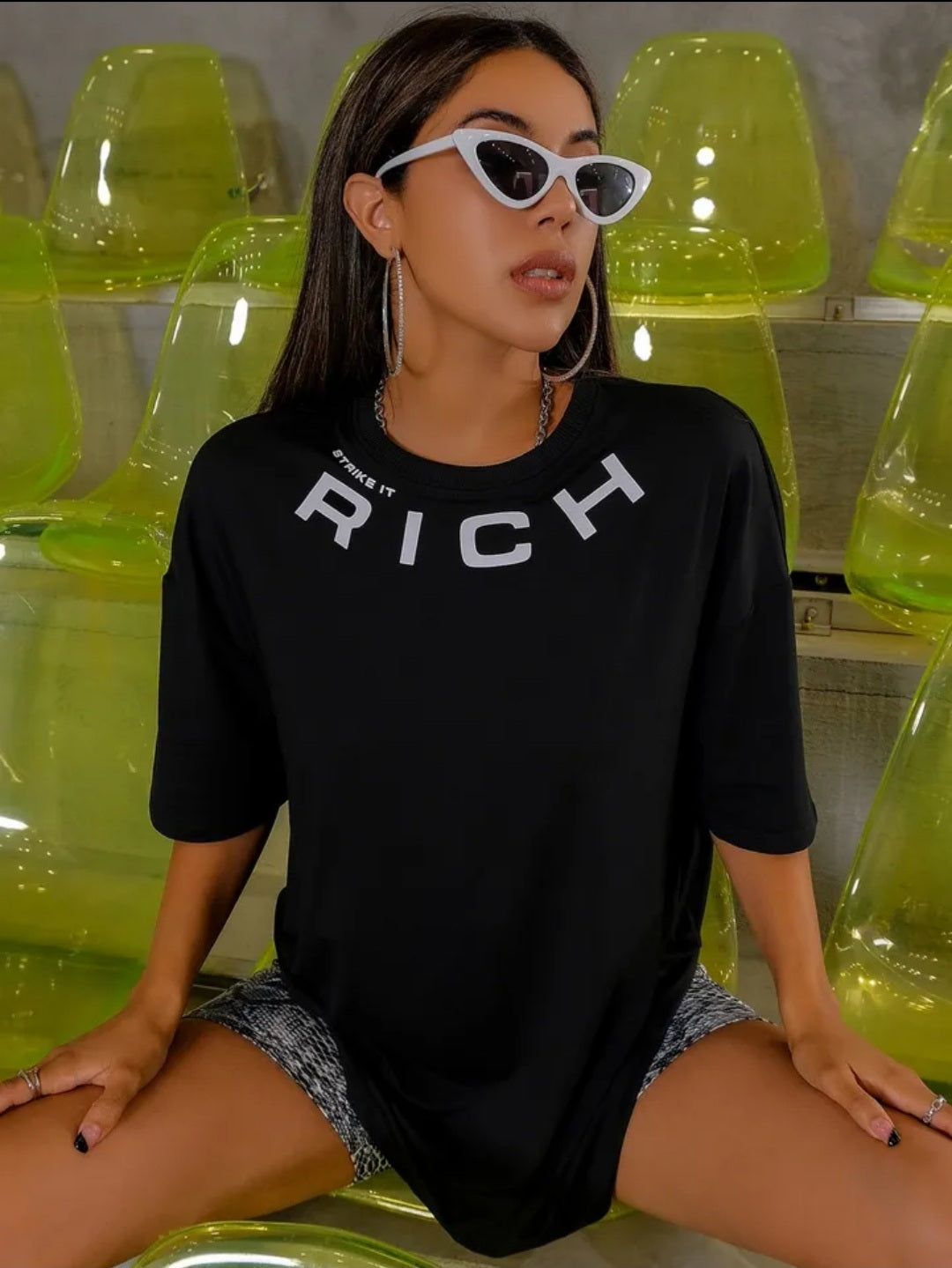Loose & Comfortable: Explore Our Oversized Tee Collection"