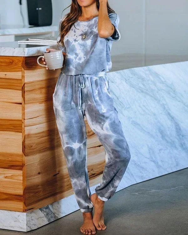 Cozy Chic: tie & die Lounge Wear Essentials for Girls"