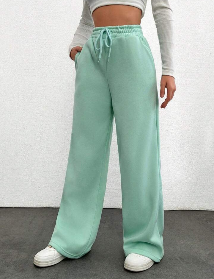 Urban Glam: Wide-Leg Trousers for Trendsetting Girls"