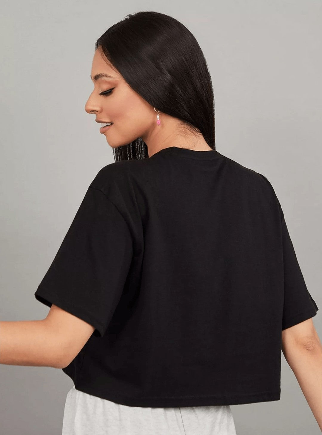 "Flaunt Your Style: Cropped Drop Shoulder Tops for Streetwear Chic"