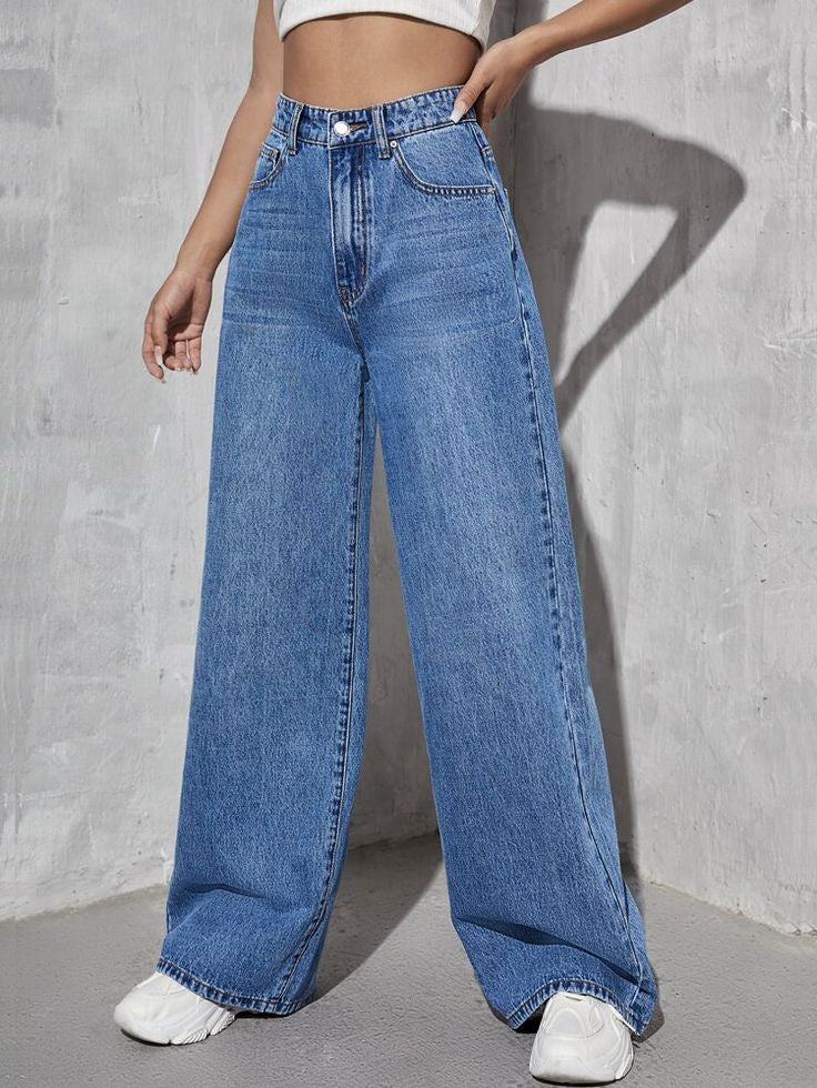 Stepping Out in Style: The Trendy Appeal of Wide Leg Jeans"