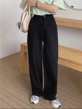 Stepping Out in Style: The Trendy Appeal of Wide Leg Jeans"